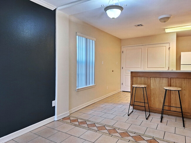 1907 Maria Isabel Dr, Unit C