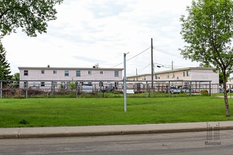 Athlone Park Townhomes in Edmonton, AB - Building Photo - Building Photo