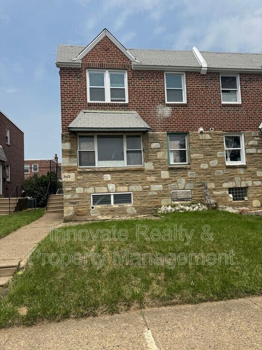 2423 Bleigh Ave in Philadelphia, PA - Building Photo