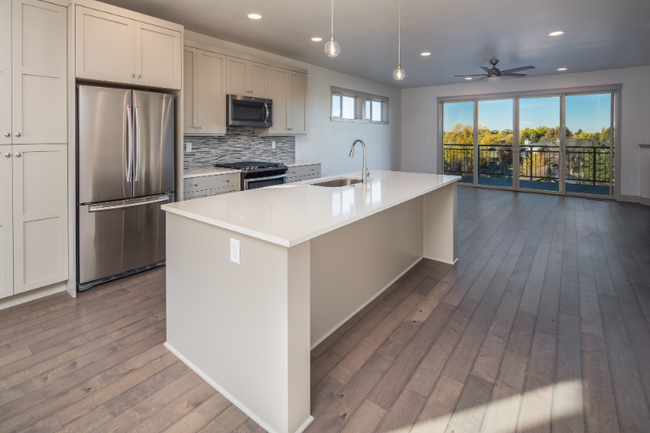 2387 E Warm Springs Ave in Boise, ID - Building Photo - Building Photo