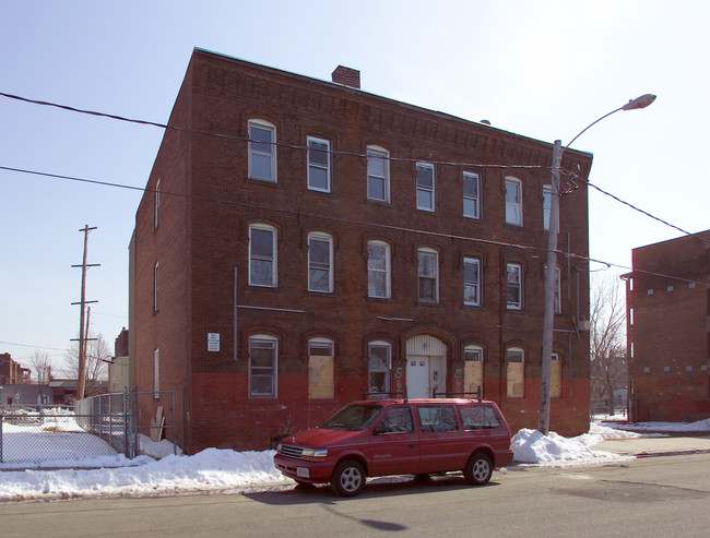 568 S East St in Holyoke, MA - Foto de edificio - Building Photo