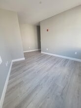 46 Putnam St, Unit 2 in Quincy, MA - Foto de edificio - Building Photo