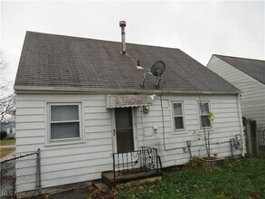 18712 Parkmount Ave in Cleveland, OH - Building Photo - Building Photo