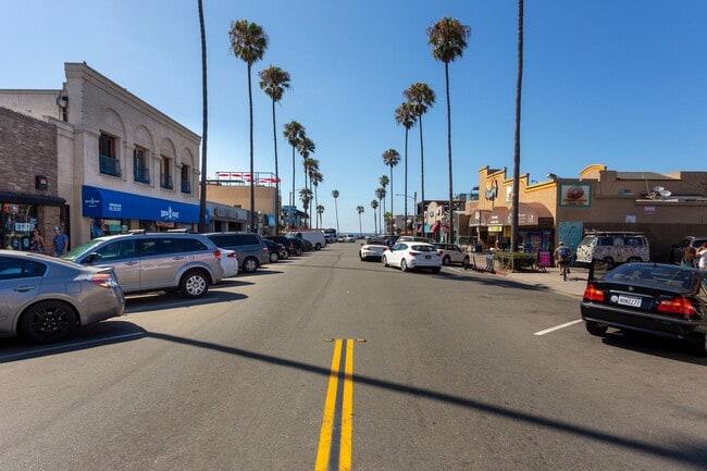 4745 1/2 Newport Ave in San Diego, CA - Building Photo - Building Photo
