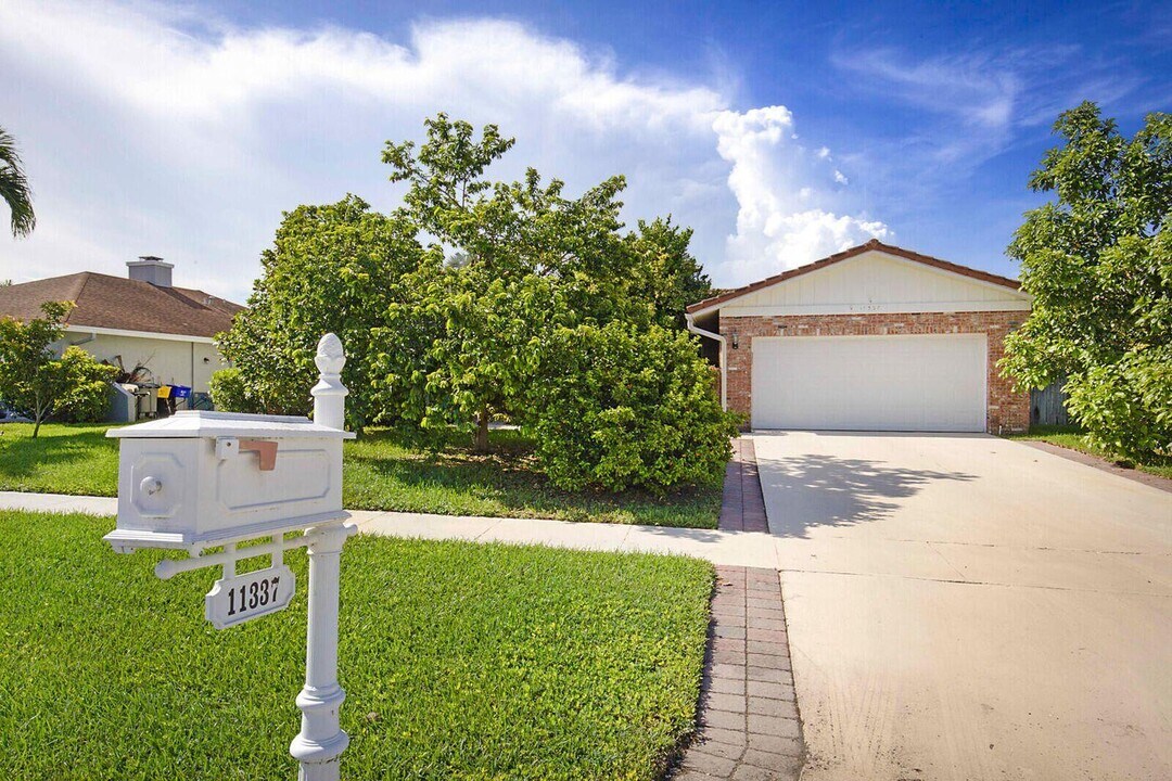11337 Little Bear Way in Boca Raton, FL - Building Photo
