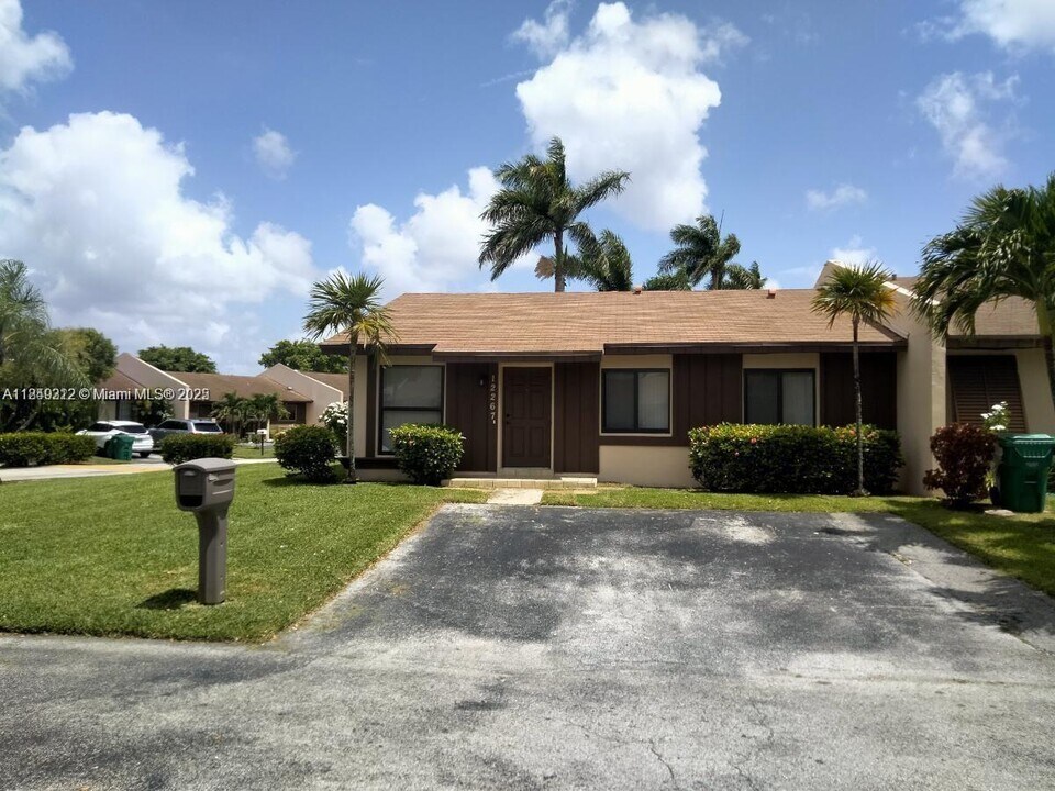 12267 SW 113th Ln in Miami, FL - Building Photo