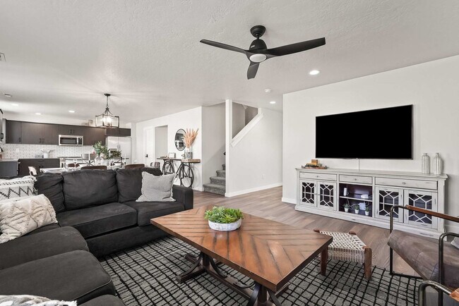 property at 6976 W Redwood Crk Dr