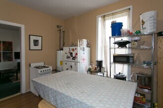 1228 N Maplewood Ave, Unit 2R in Chicago, IL - Building Photo - Building Photo