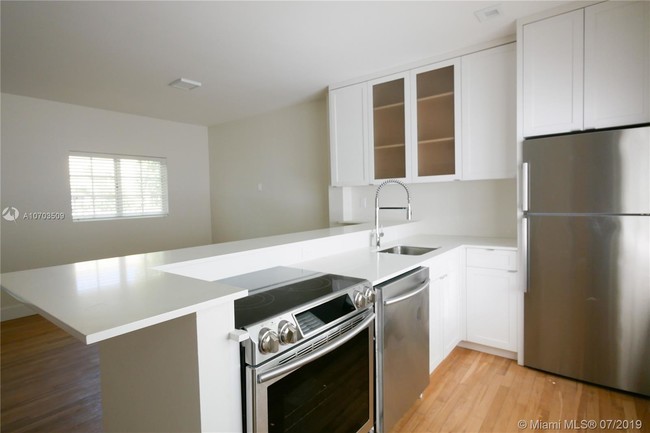 643 Jefferson Ave-Unit -7 in Miami Beach, FL - Building Photo - Building Photo