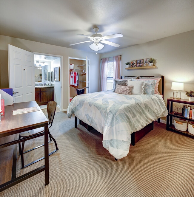 Villas on Sycamore in Huntsville, TX - Building Photo - Building Photo