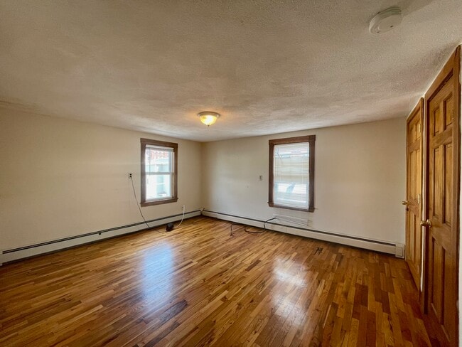 594 Somerville Ave, Unit B-1 in Somerville, MA - Foto de edificio - Building Photo