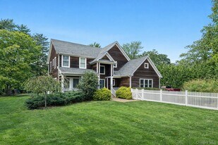 134A Montauk Hwy in Westhampton, NY - Building Photo