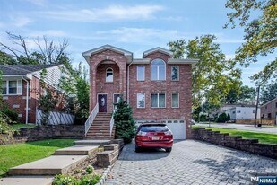 470 Chestnut St, Unit B in Ridgefield, NJ - Building Photo