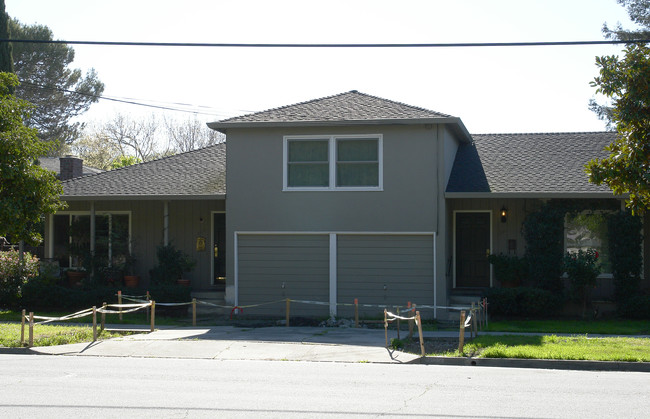 302-306 Standish St in Redwood City, CA - Building Photo - Building Photo