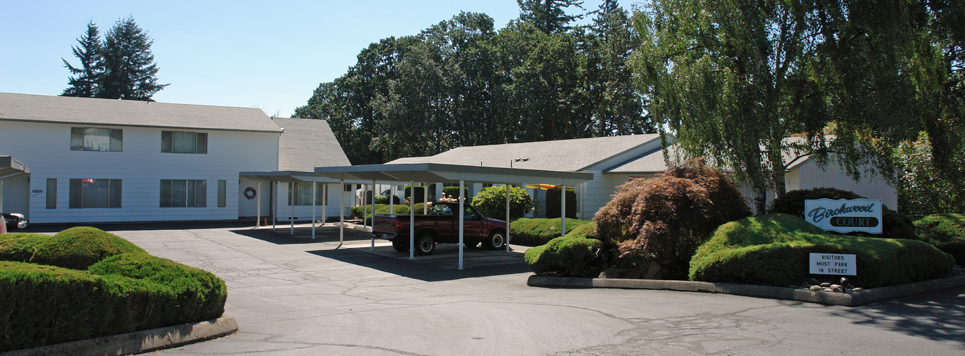 Birchwood Court in Salem, OR - Foto de edificio