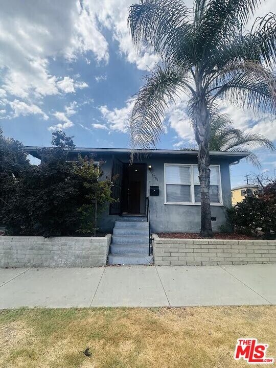 1361 Cochran Ave in Los Angeles, CA - Building Photo