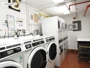 117 W 58th St in New York, NY - Building Photo - Building Photo