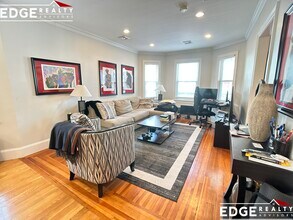 9 Montfern Ave, Unit 1 in Boston, MA - Foto de edificio - Building Photo