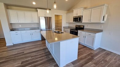 905 Chestnut Dr in Waukee, IA - Building Photo - Building Photo