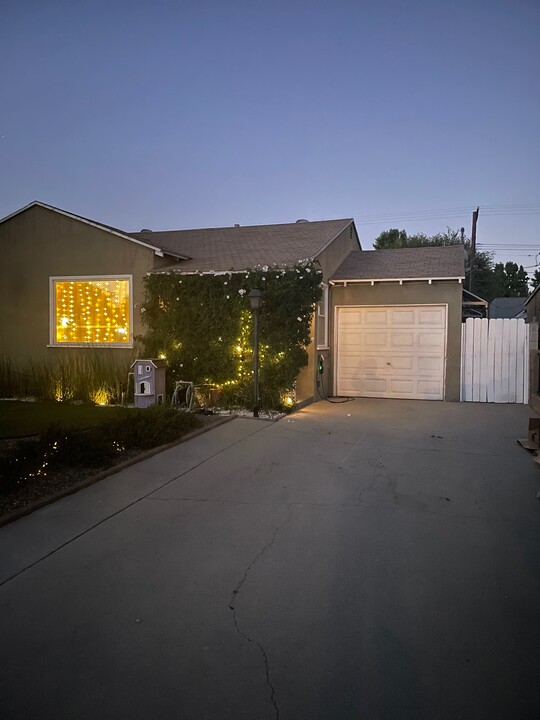 1460 N Rose St, Unit Guesthouse in Burbank, CA - Foto de edificio