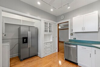 6645 N Greenview Ave in Chicago, IL - Building Photo - Building Photo