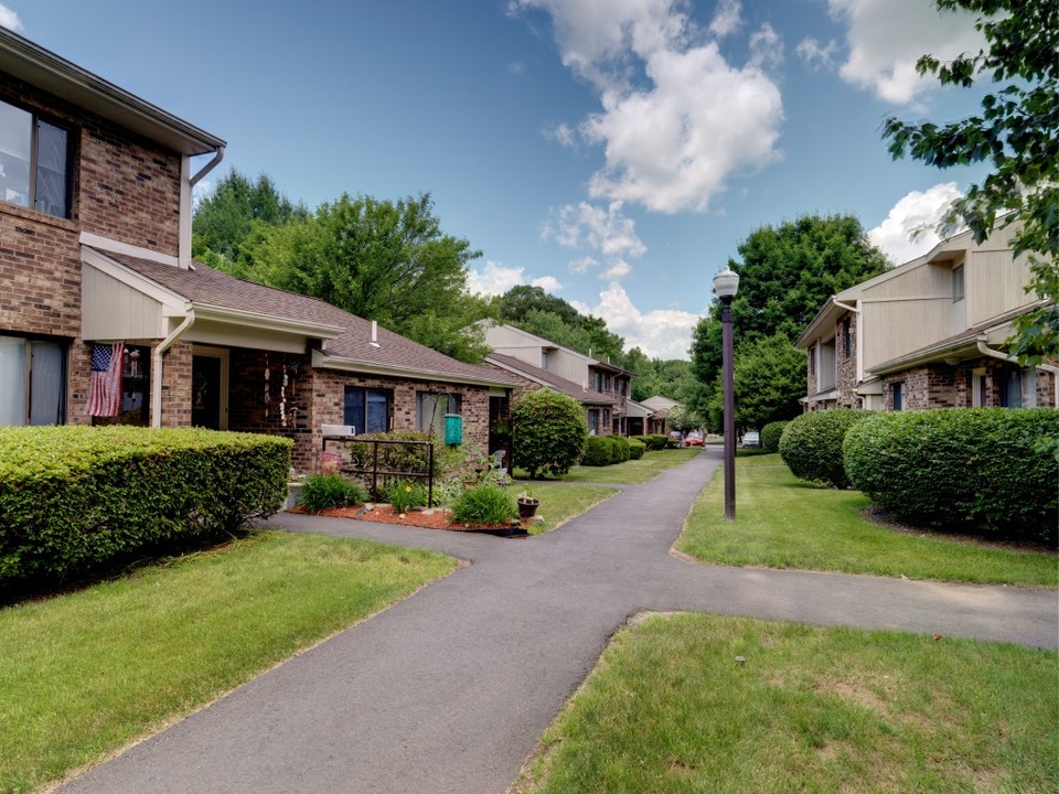 Countryside Apartments I & II in Wolcott, CT - Building Photo