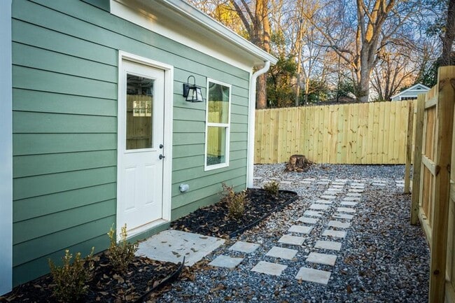 465 Hemlock Cir SE in Atlanta, GA - Foto de edificio - Building Photo