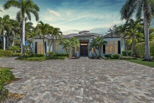 2250 Crayton Rd in Naples, FL - Building Photo