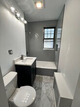 2009 Commonwealth Ave, Unit 20 in Boston, MA - Building Photo - Building Photo