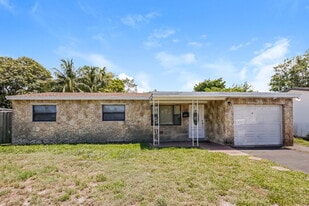 130 NE 5th St in Deerfield Beach, FL - Building Photo