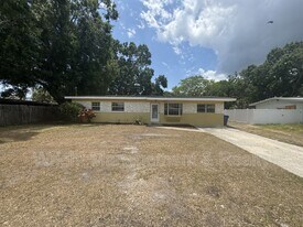 438 Country Club Dr in Oldsmar, FL - Building Photo