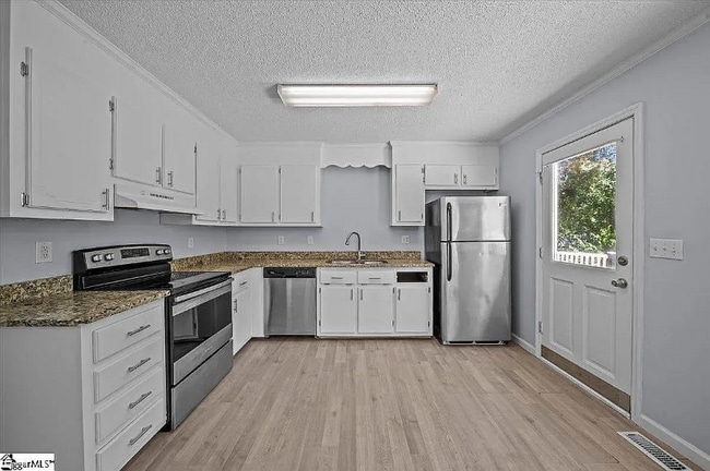 294 N Suber Rd in Greer, SC - Building Photo - Building Photo