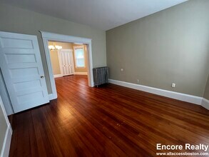 248 Summer St, Unit 2L in Somerville, MA - Foto de edificio - Building Photo