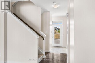 617 Chillerton Dr in Ottawa, ON - Building Photo - Building Photo
