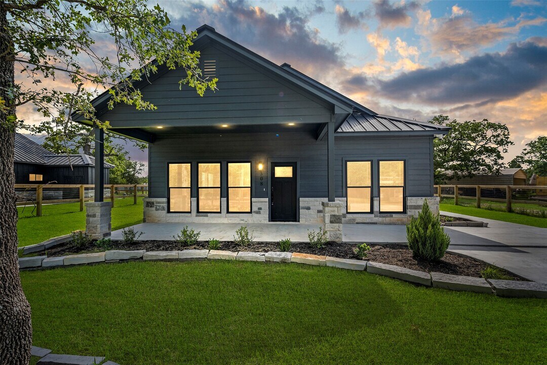 308 Sweet Gum Ln in Somerville, TX - Building Photo