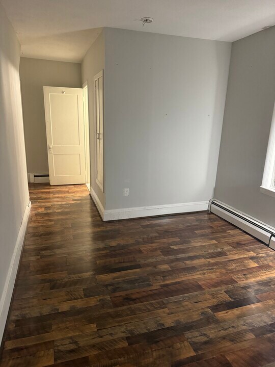 22 Woonsocket Hill Rd, Unit 1F in North Smithfield, RI - Building Photo