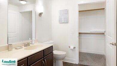 7373 Valley View Ln, Unit 1066 in Dallas, TX - Foto de edificio - Building Photo