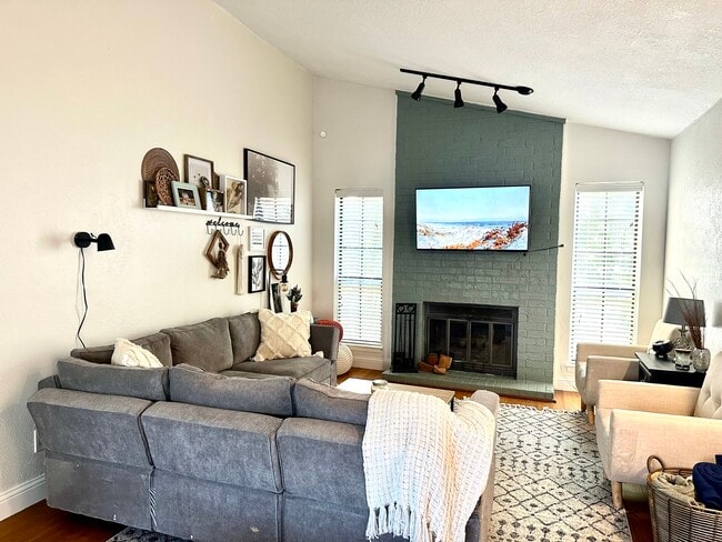 1108 Quail Valley Ln