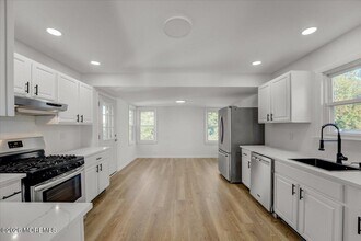 201 Gatzmer Ave in Jamesburg, NJ - Building Photo - Building Photo