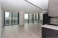 45 SW 9th St, Unit 1006 in Miami, FL - Foto de edificio - Building Photo