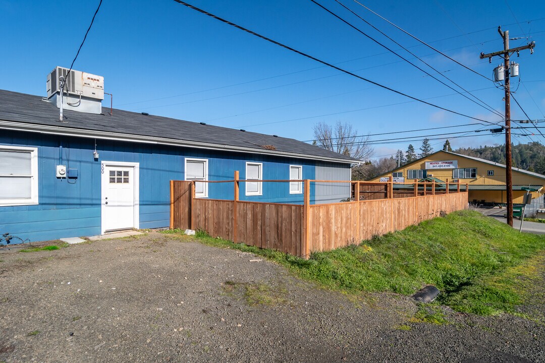 500 Geary Dr in Canyonville, OR - Building Photo