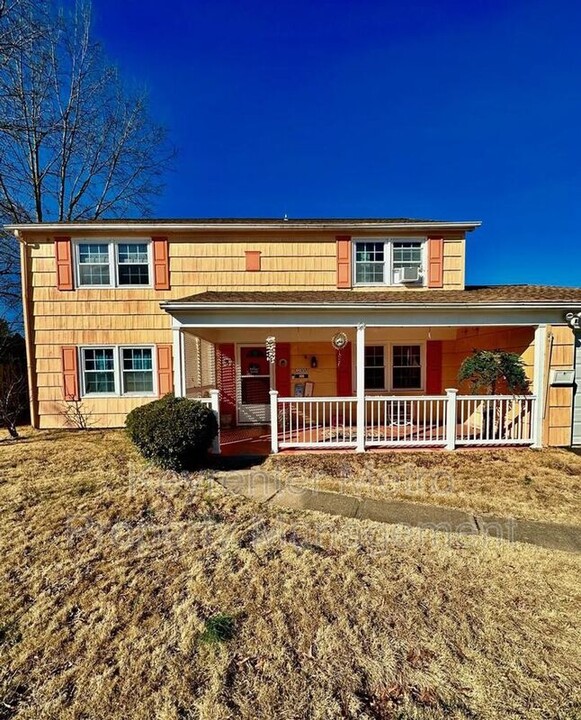 12308 Shelter Ln in Bowie, MD - Foto de edificio