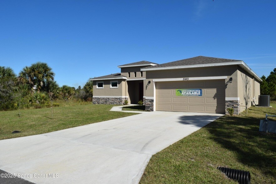 3143 Fullerton Ave in Palm Bay, FL - Foto de edificio