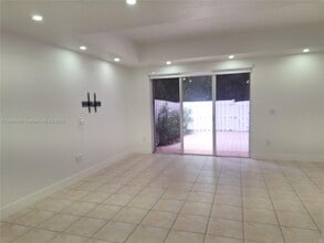 11256 NW 42nd Terrace in Doral, FL - Building Photo - Building Photo