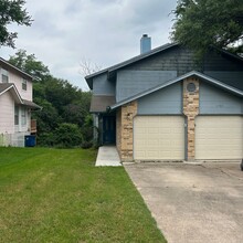 1700 Waterloo Tr in Austin, TX - Foto de edificio - Building Photo