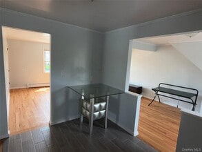 29 Lenox Ave in Westbury, NY - Building Photo - Building Photo