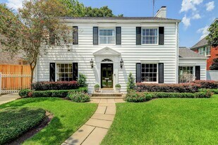 2136 Pelham Dr in Houston, TX - Building Photo