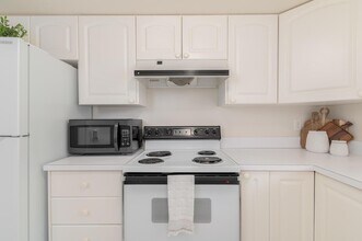 2950 SE Ocean Blvd, Unit 2-4 in Stuart, FL - Building Photo - Building Photo