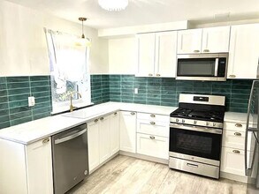 465 Arborway, Unit 13 in Boston, MA - Building Photo - Building Photo