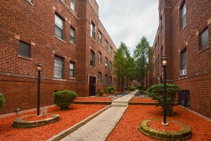 3828.5 N Fremont St, Unit E4 in Chicago, IL - Building Photo